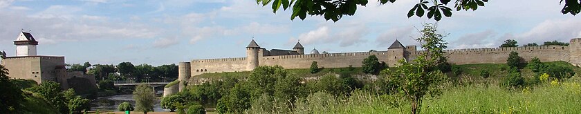Hermansfeste, Narva, Petersbrücke und Ivangorod - Staatsgrenze zwischen Estland und Russland und berühmtes Panorama, das auch auf der estnischen Währung abgedruckt ist.