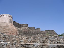 The walls of the fort of Kumbhalgarh extend over 38 km, claimed to be the second-longest continuous wall after the சீனப் பெருஞ் சுவர்.