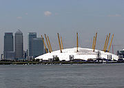 Description de l'image Canary.wharf.and.dome.london.arp.jpg.