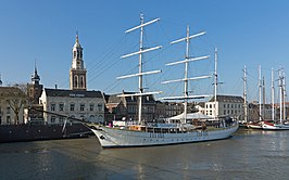 Schip de 'Stedemaeght' aan de IJsselkade