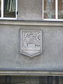 Herb Katowic na fasadzie gmachu Urzędu Miasta Katowice