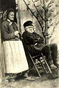 Le Père Hivert et Mme Lefrançois.png