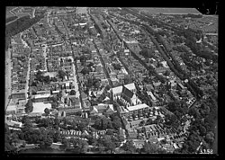 Luchtfoto van Alkmaar voor de Tweede Wereldoorlog (tussen 1920 en 1940).