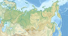 Mapa konturowa Rosji, blisko centrum po lewej na dole znajduje się punkt z opisem „źródło”, powyżej na lewo znajduje się również punkt z opisem „ujście”