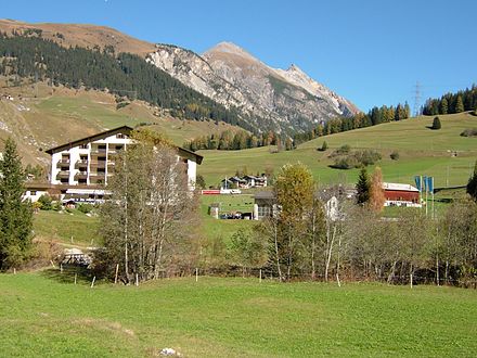 Southbound train after Bergün train station Südwärts fahrender Zug nach dem Bahnhof Bergün