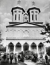 Biserica Mănăstirii Văcărești, arhitect necunoscut, cele două domnii ale lui Nicolae Mavrocordat (1715-1716 și 1719-1730)-demolată în 1985-1987[27]