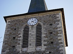 Le clocher et l'horloge.