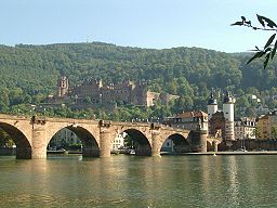 Bron (Alte Brücke) och slottet