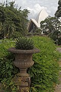 Opera House melalui taman-taman Rumah Kerajaan