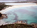 Vue de plages de sable blanc.