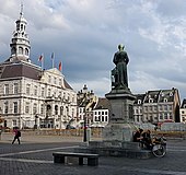 Standbeeld van Jan Pieter Minckelers op de Markt