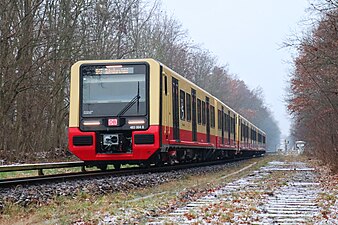 S-Bahn-Zug der neuesten Baureihe 483/484 der Deutschen Bahn