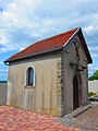 La chapelle construite au début du XXe siècle à l'intérieur du cimetière du village.