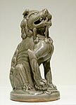 Ett sittande lejon, celadon, från Songdynastin, ungefär 1000-talet.