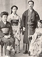 1920年の外交官一家の家族写真