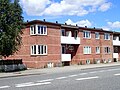 Der er en del funkis arkitektur i Åbyhøj, både huse og mindre lejlighedskomplekser.