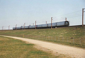 DMU/EMU Intercity train, approaching Nyborg, IC3 and IR4 interconnected at Nyborg, approaching Nyborg in 2002. "InterCity 2", IC3 and IR4 and Øresundståg can be connected to each other