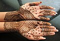 Mani decorate con l'henné