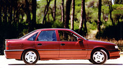 Opel Vectra A con carrocería sedán