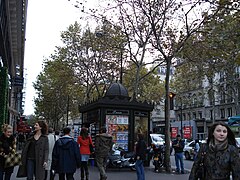 Kiosque à journaux modèle Davioud.