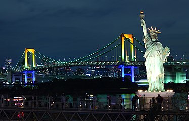 Rainbow Bridge ja Vapaudenpatsaan kopio