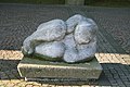 Mujer en posición fetal, de Jan Dokter (escultura contemporánea).