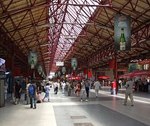 Antigua nave de la estación original, convertida en vestíbulo interior de la estación