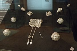 Jewellery from the tomb of the Kouřim Princess, ca 900 AD, 187617.jpg