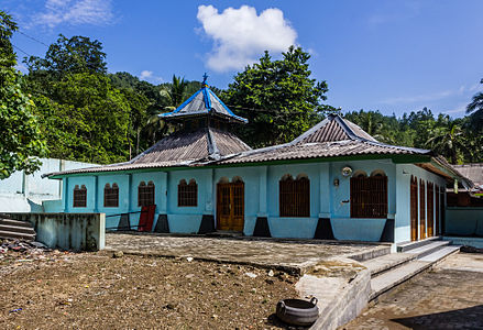 Saka Tunggal Mosque (exterior)