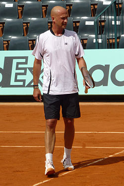 V exhibičním zápase na Roland Garros (2012)