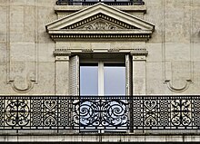 Balcon d'un immeuble parisien.jpg