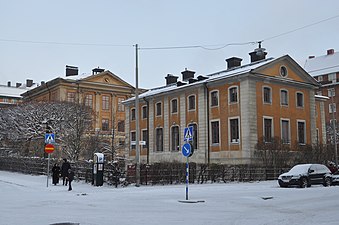 Det äldsta (södra) huset sett från Fredrikshovsgatan.