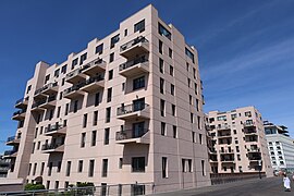 Building on Long Beach boardwalk