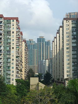 View from Lai Chi Kok Park. Banyan Garden is at the far end. Mei Foo Sun Chuen phase 5 and 7 is on the left and right respectively.