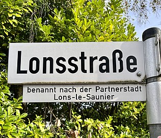 La plaque de rue "Lonsstrasse" à Offenbourg .