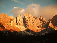 Tramonto su cima della Vezzana e Cimon della Pala