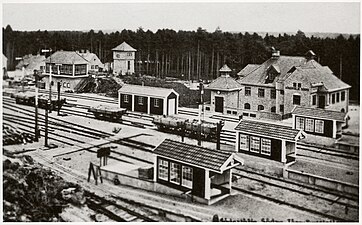 Södertälje södra tog över som stadens huvudstation för fjärrtåg 1921 i samband med att en ny dragning av järnvägen invigdes.