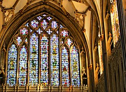Golden Windows, decorado, en el extremo oriental de la catedral de Wells