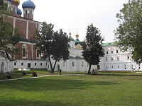 Рязанський кремль. У центрі — Архангельський собор (XVI—XVII ст.)