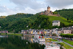 Staden samt Cochems kejserliga slott vid Mosel.