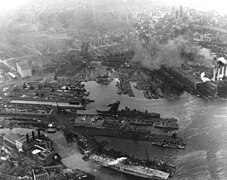 New York Navy Yard, March 1944.jpg