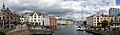 Vista del puerto con el Jugendstilsenteret, centro de Art Nouveau de Noruega, a la izquierda.