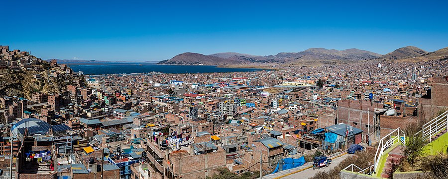 Panoramski pogled na grad Puno u Peruu