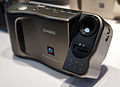 卡西欧公司于1995年推出的全球首款配有液晶显示屏的数码相机，卡西欧QV-10。