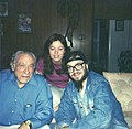 At his San Pedro home, 1990, avec Mary Ann Swissler et Mat Gleason.