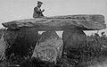 Kerlouan : le dolmen de Goarem-an-Diaoul (carte postale Émile Hamonic).