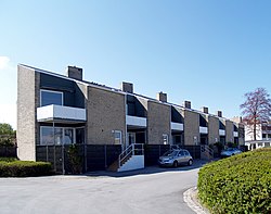 Søholm rekkjehus. Som mange andre bygningar i Klampenborg er dei teikna av Arne Jacobsen.