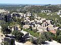 das malerisch in die Landschaft eingefügte Dorf am Rand des Rhone-Tals