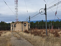 Local technique d'une antenne de l'émetteur RMC de Roumoules.jpg