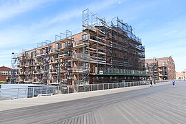 Building on Long Beach boardwalk